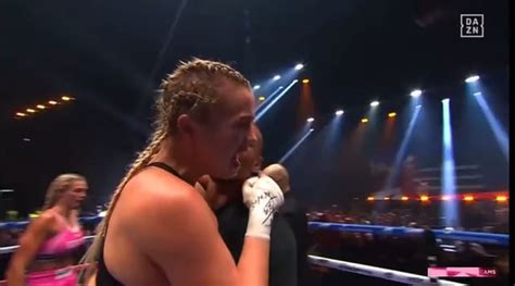 boxer flashing crowd|VIDEO: Boxer Flashes Crowd After First Win